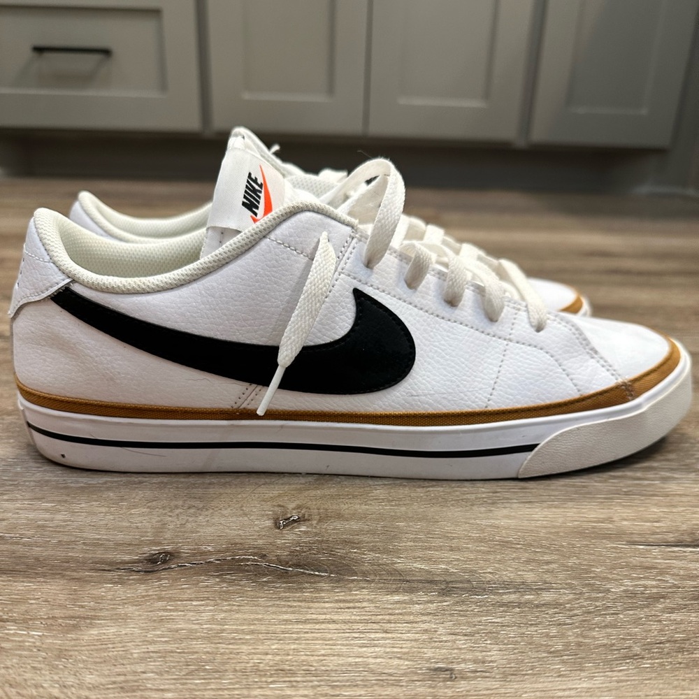 Nike Court Legacy